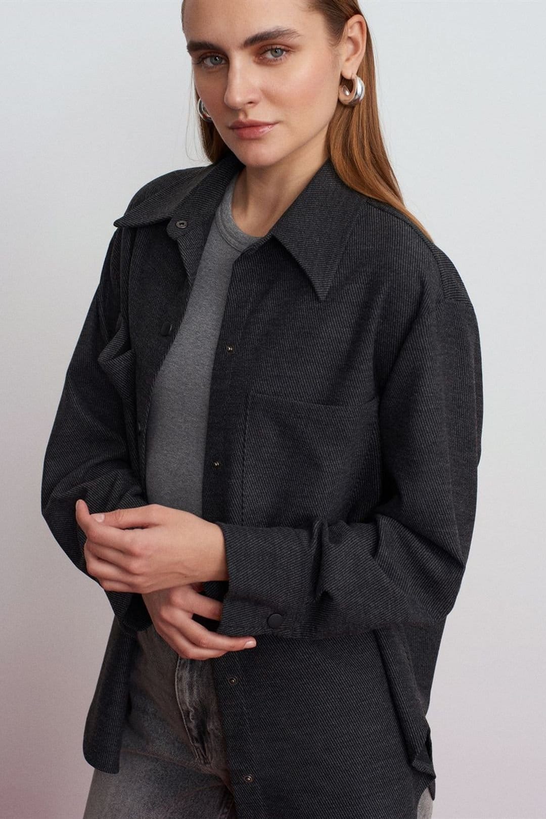 Dilvin Dilvin Women's Oversized Long-Sleeve Knit Overshirt in Dark Grey - 4