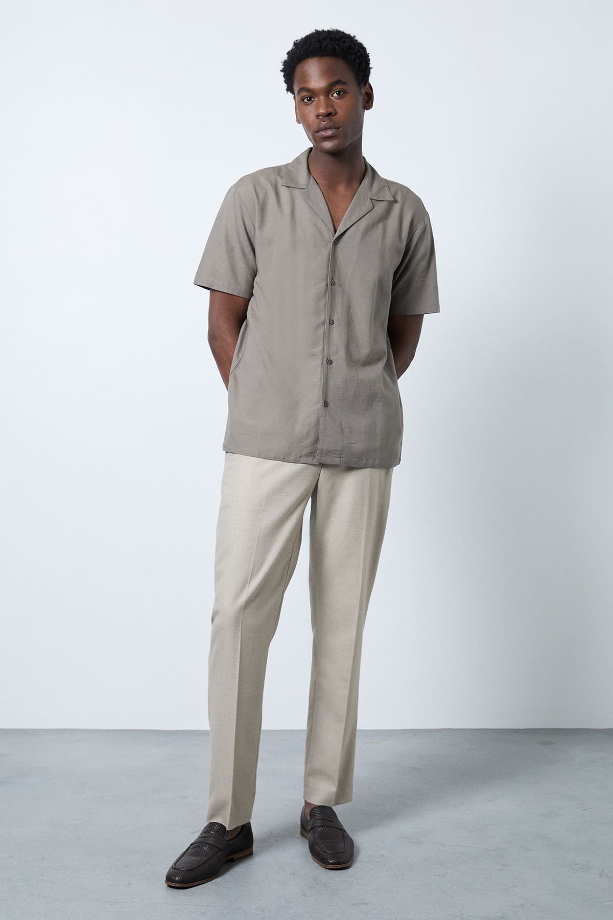 Burton Burton Men's Khaki Linen Blend Short Sleeve Resort Shirt - 4
