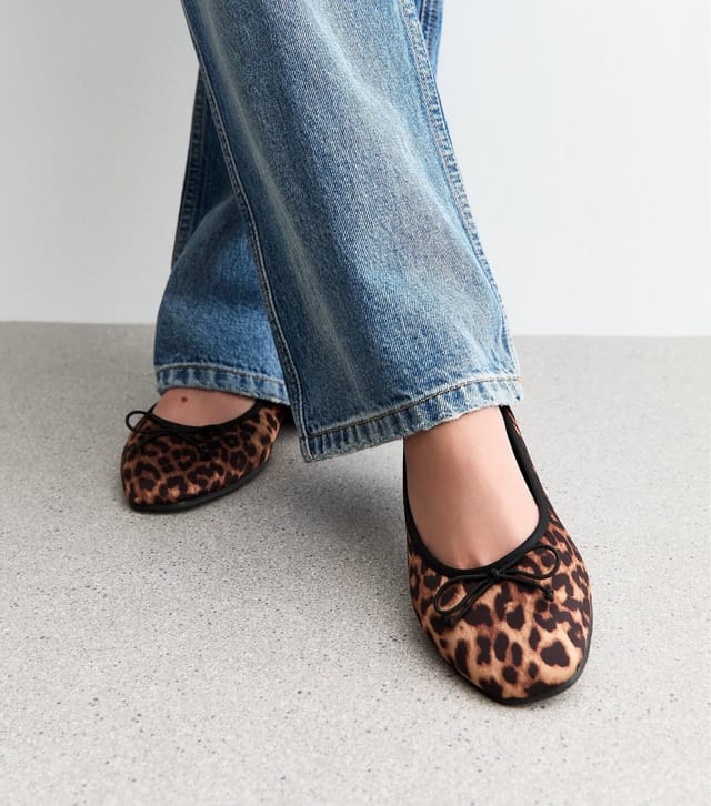 New Look Women's Extra Wide Fit Brown Leopard Print Ballet Flats New Look - 2