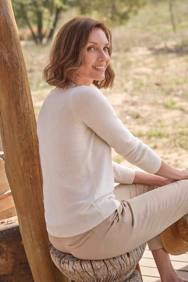 WoolOvers WoolOvers Women's Cashmere & Merino V Neck Knitted Jumper in Cream - 2