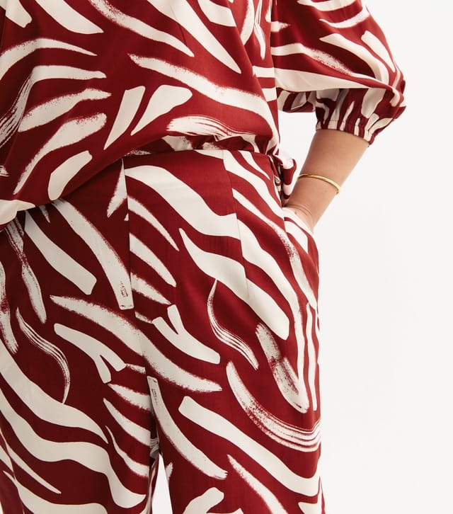 New Look Women's Plus Size Brown Abstract Print Cropped Trousers Curves New Look - 2