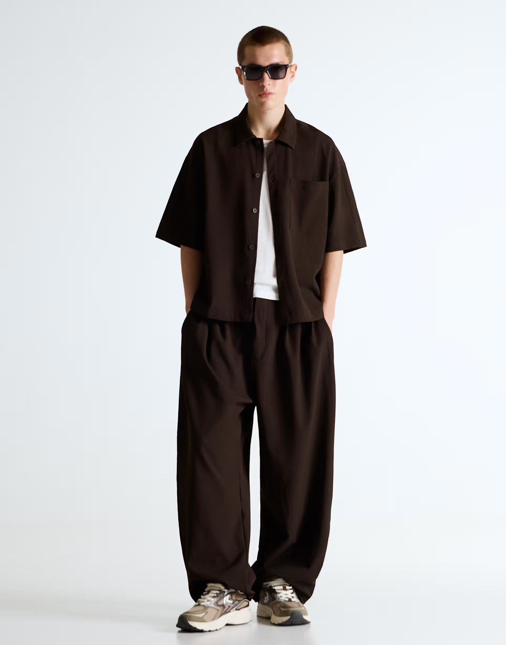 ASOS Bershka Pleated semi-jogger super baggy trousers in brown - 1