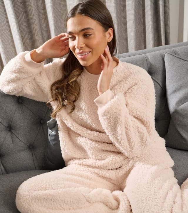 Loungeable Women's Cream Borg Lounge Set Loungeable New Look - 2