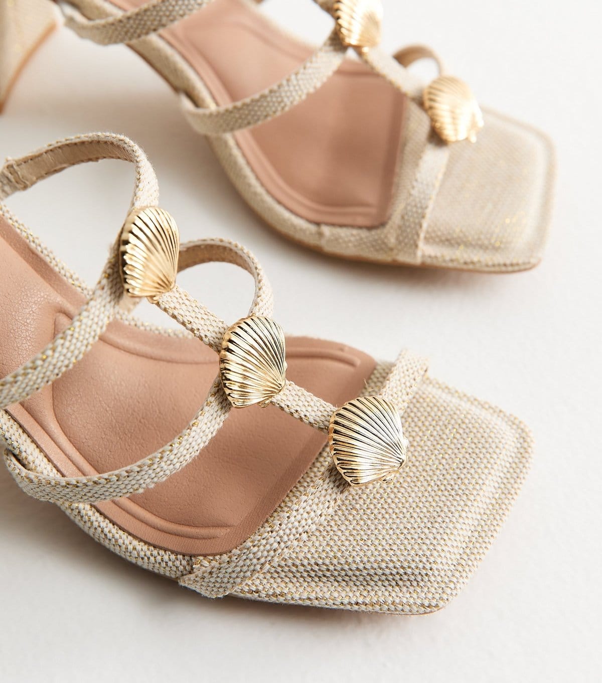 New Look Women's Off White Raffia-Look Seashell Charm Mules Vegan New Look - 4