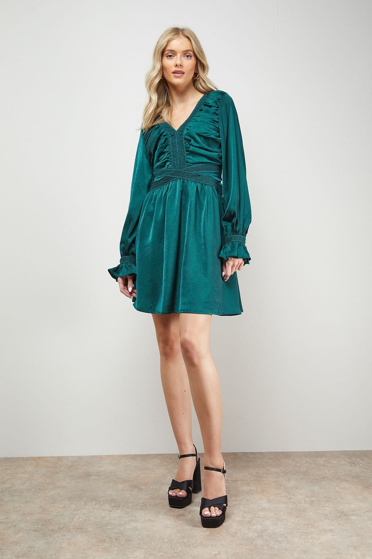 Oasis Oasis Women's Lace Trim Gathered V Neck Mini Dress in Forest