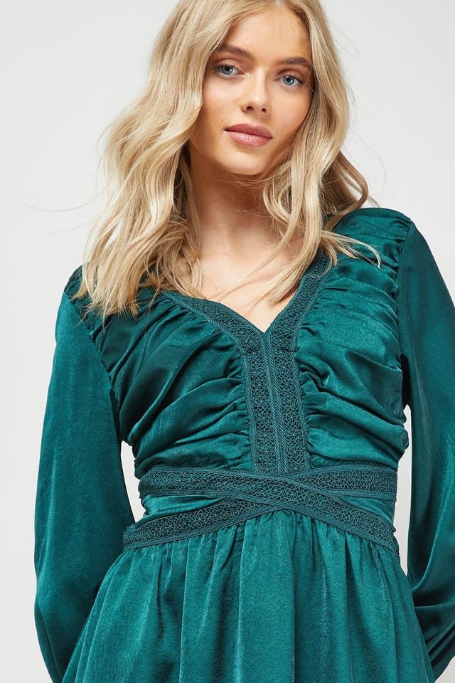 Oasis Oasis Women's Lace Trim Gathered V Neck Mini Dress in Forest - 2