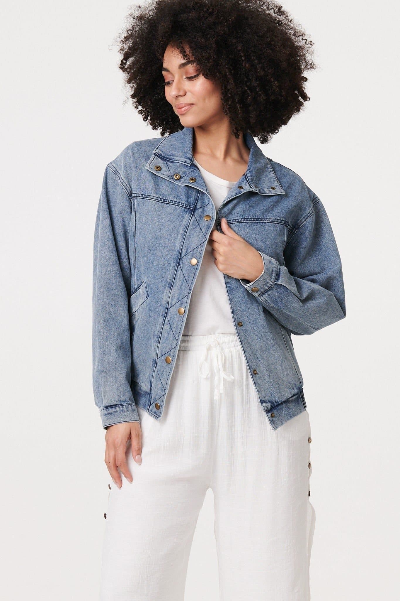 Izabel London Izabel London Women's Zig Zag Stitch Long Sleeve Denim Jacket in Blue