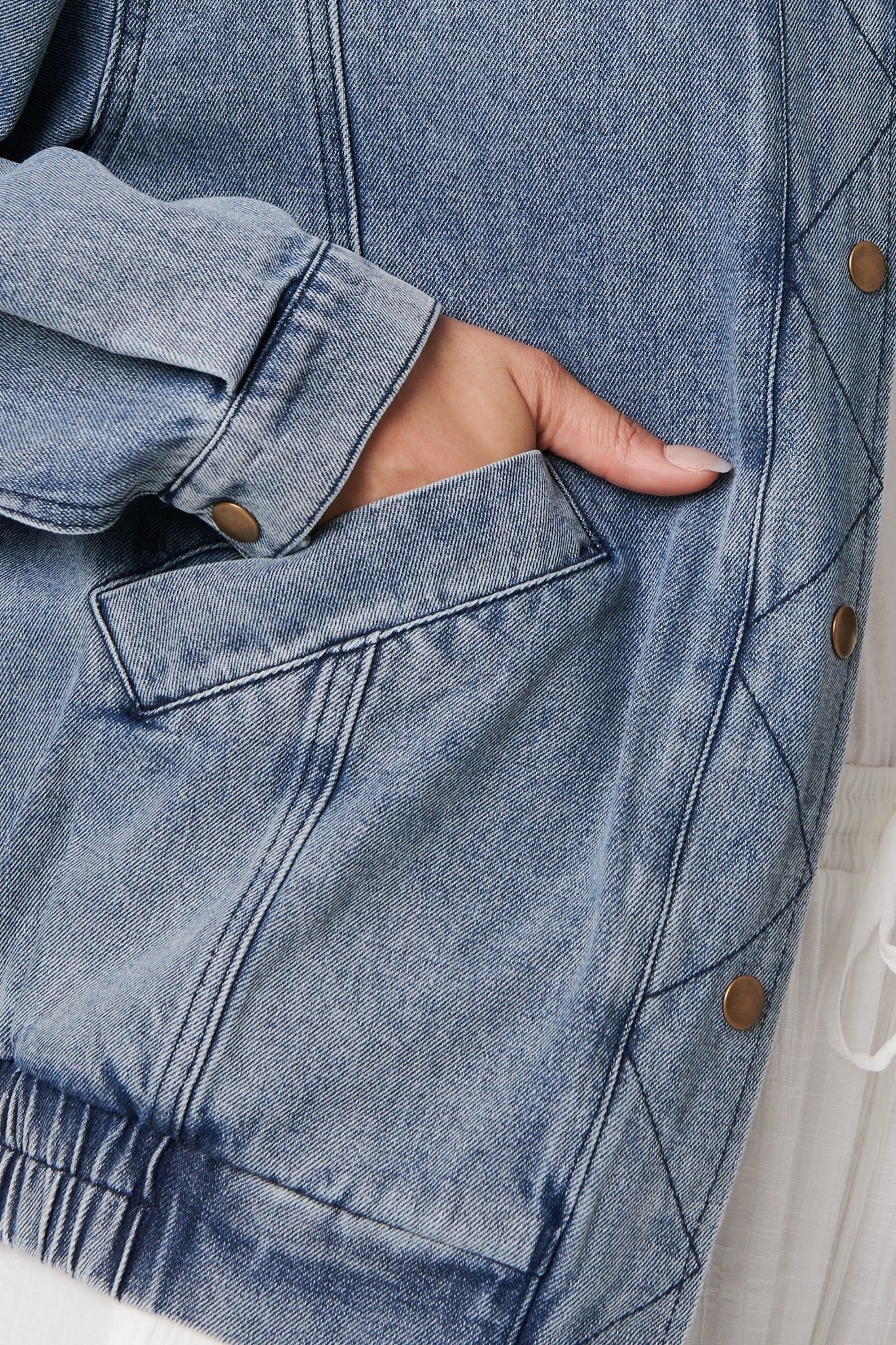 Izabel London Izabel London Women's Zig Zag Stitch Long Sleeve Denim Jacket in Blue - 2