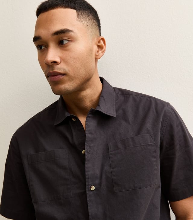 New Look Men's Dark Grey Boxy Double Pocket Short Sleeve Shirt New Look - 2