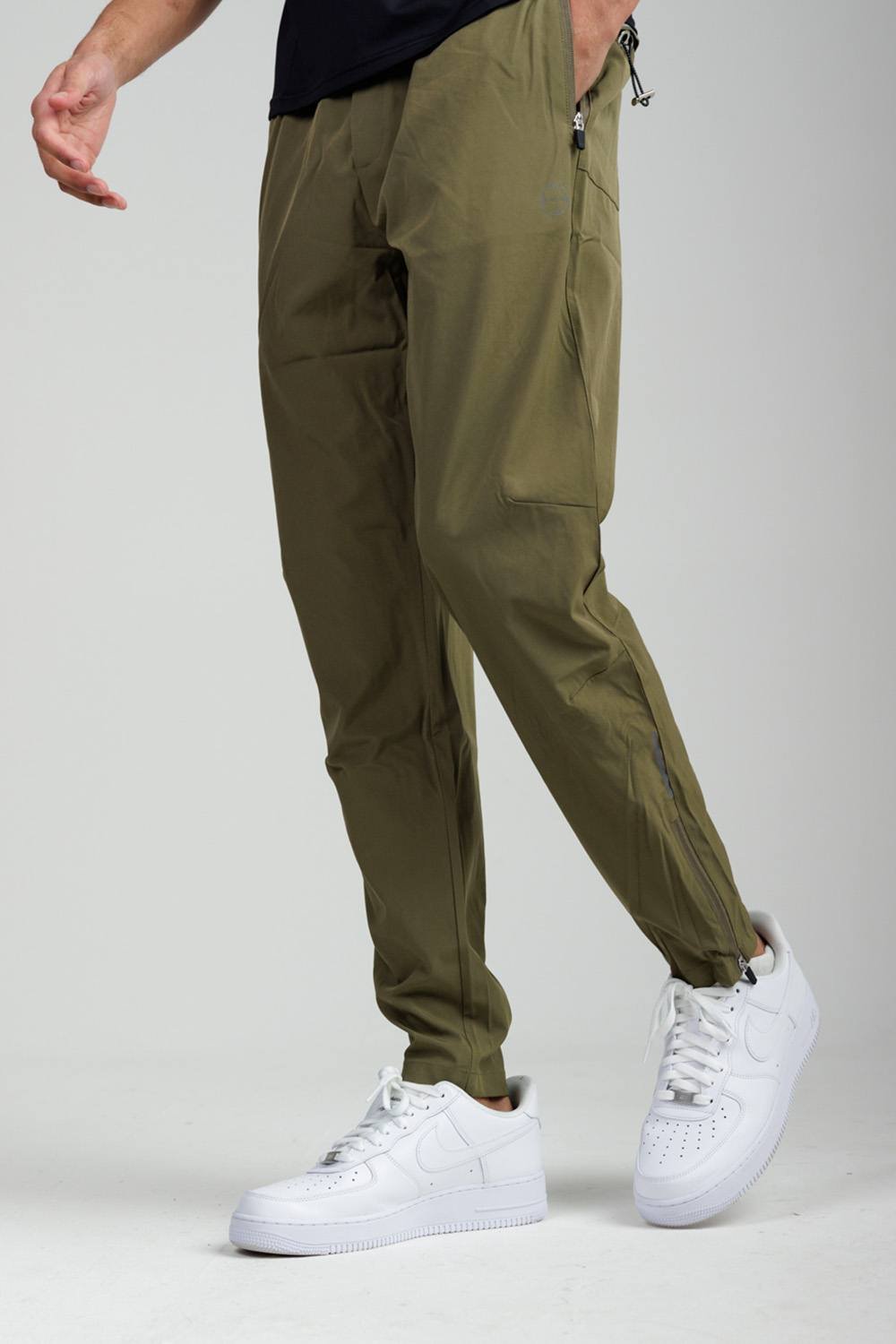 Foray Foray Men's Regular Fit Lightweight Technical Stretch Joggers in Khaki - 1