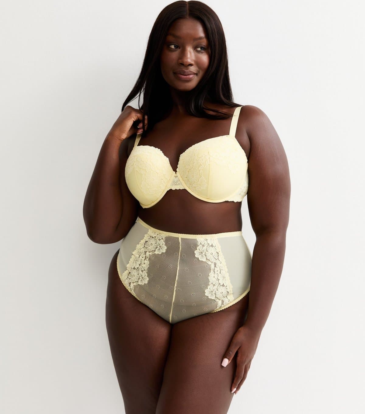 New Look Women's Plus Size Light Yellow Floral Lace Plunge Bra Curves New Look
