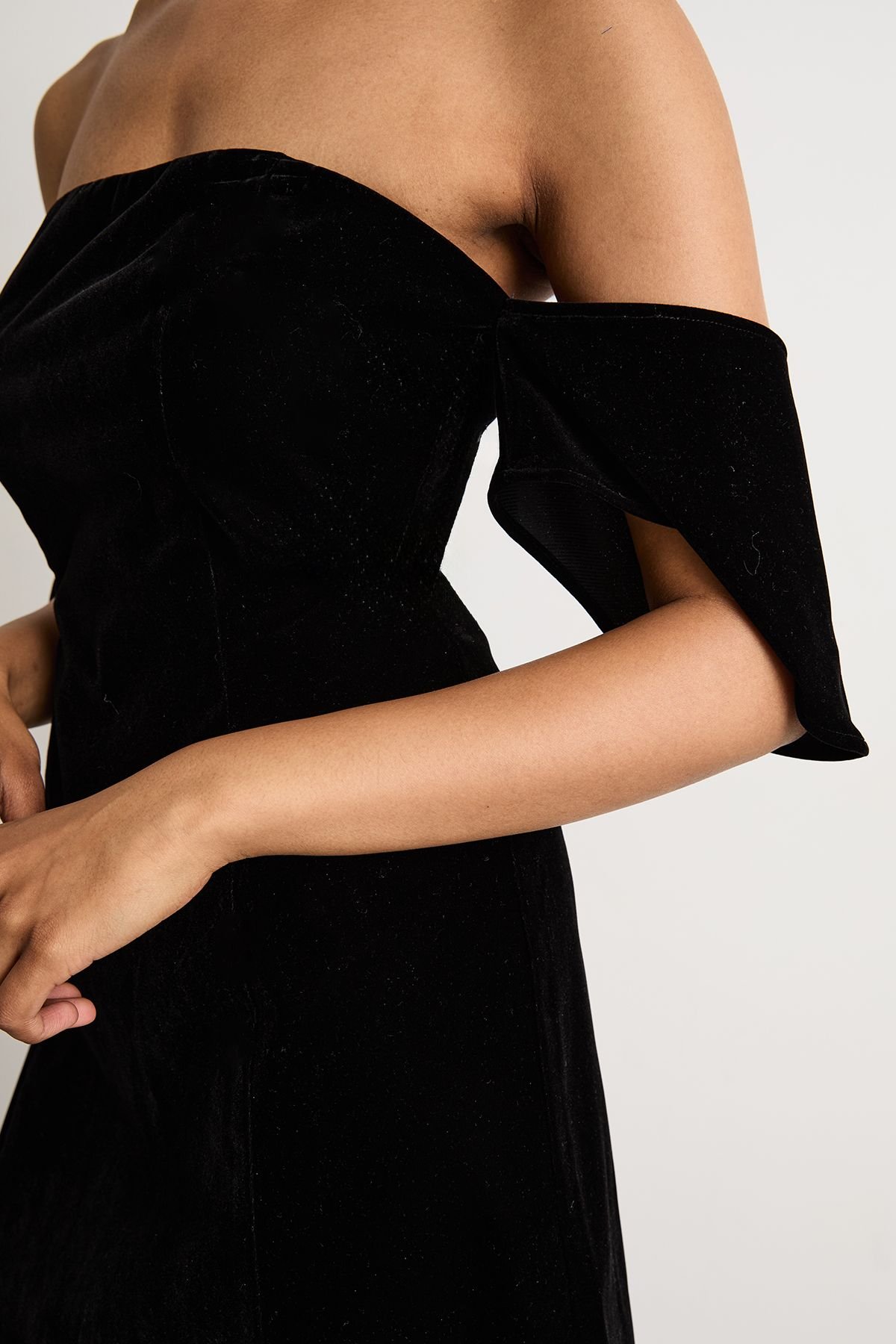 Warehouse Warehouse Women's Bonded Velvet Bardot Mini Dress in Black - 4