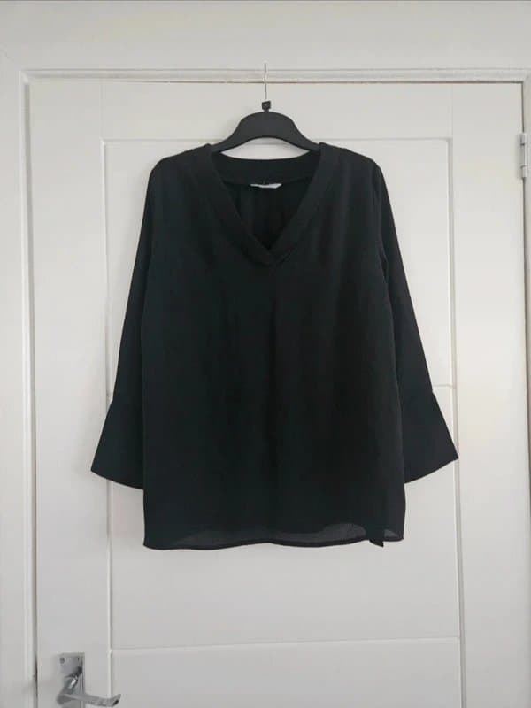 Papaya Womans black v neck crop 3/4 length sleeve blouse top smart dressy office work wear papaya matalan