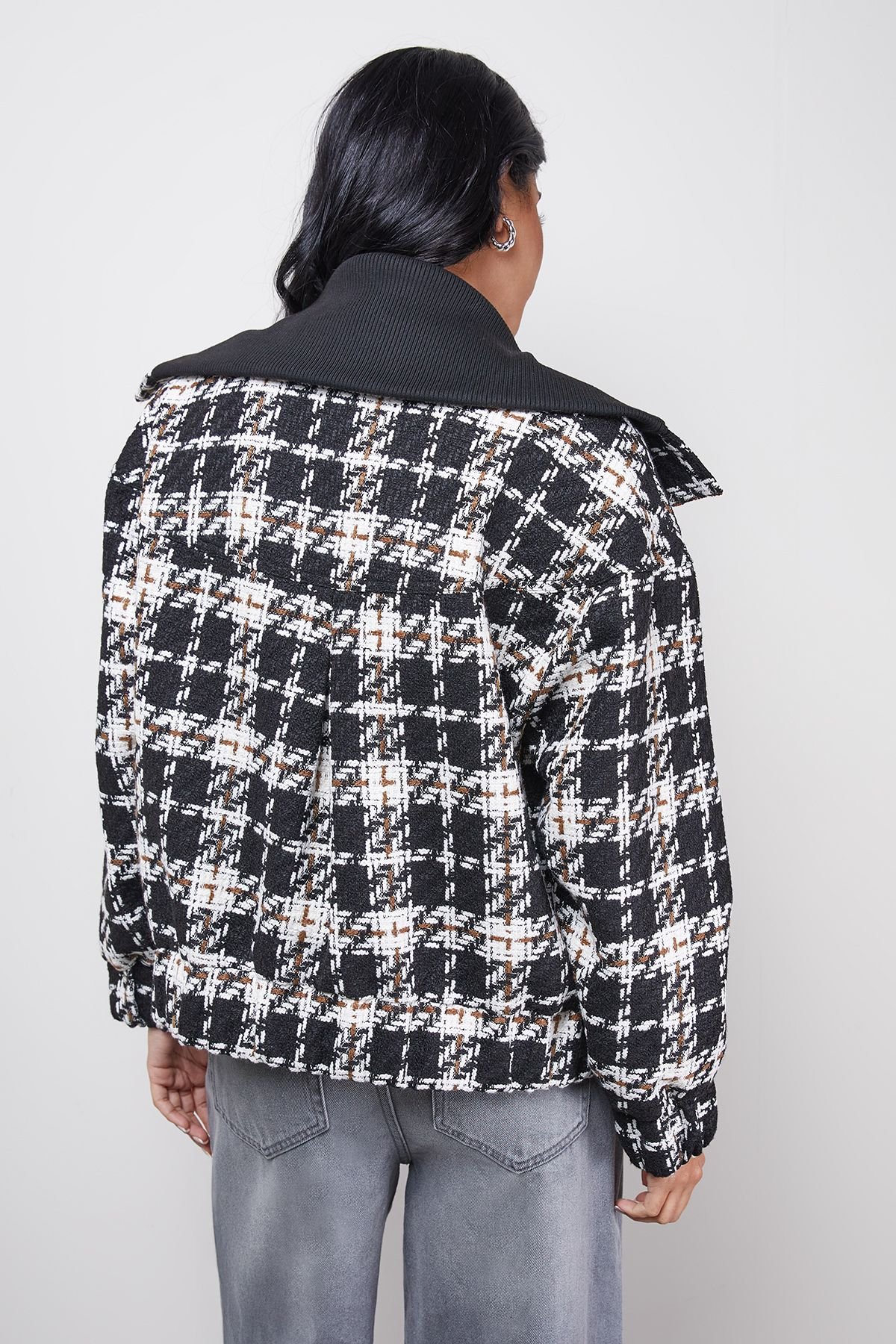 Warehouse Warehouse Women's Oversized Check Chunky Rib Bomber in Mono - 3