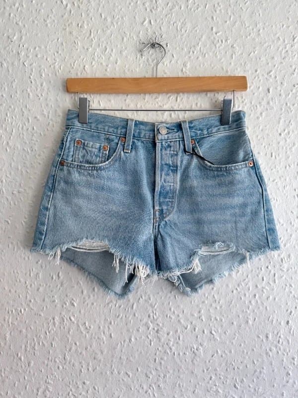 Levis New w Tags Women’s Levi’s 501 High Rise Light Wash Denim Shorts (RRP£65)