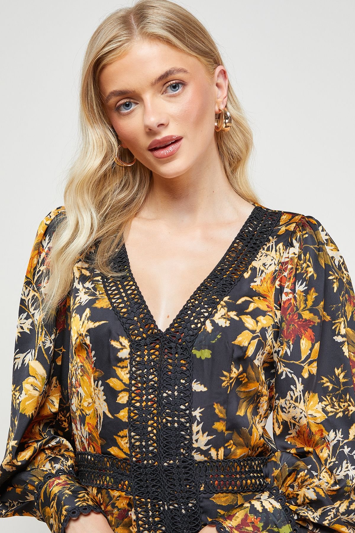 Oasis Oasis Women's Printed Lace Trim Detail High Low Hem Midi Dress in Floral - 3