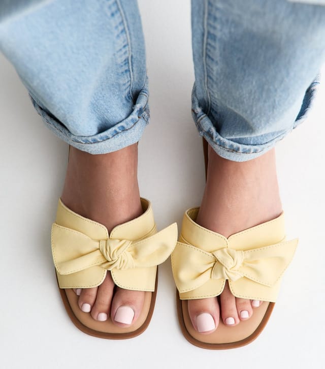 New Look Women's Wide Fit Light Yellow Faux Leather Bow Sandals New Look - 2