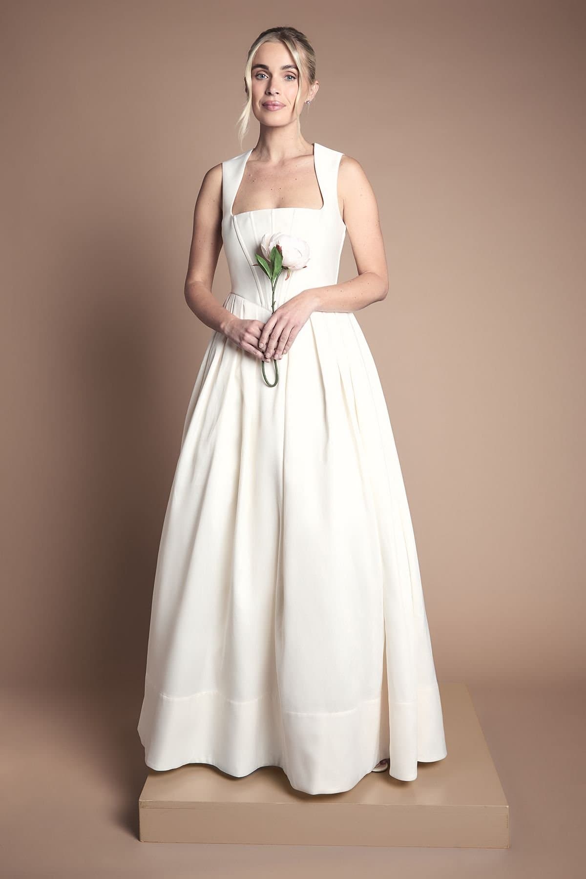 Coast Coast Women's Petite Bodice Full Skirt Wedding Dress in Ecru