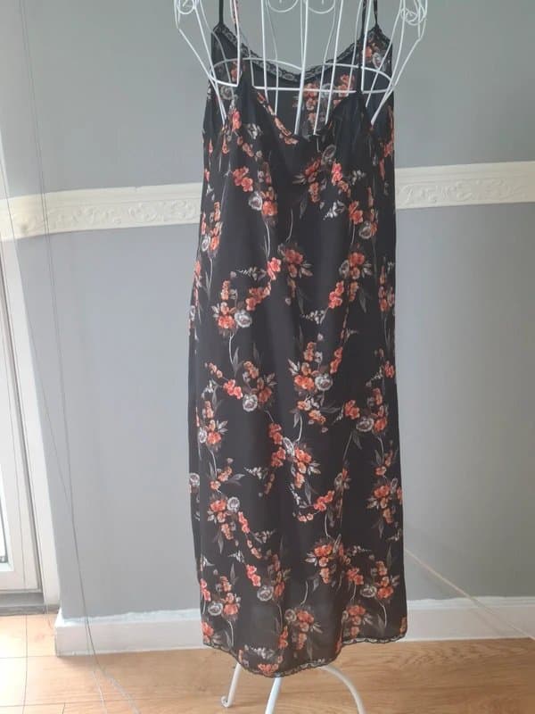 Atmosphere Atmosphere black floral midi slip dress – size 16