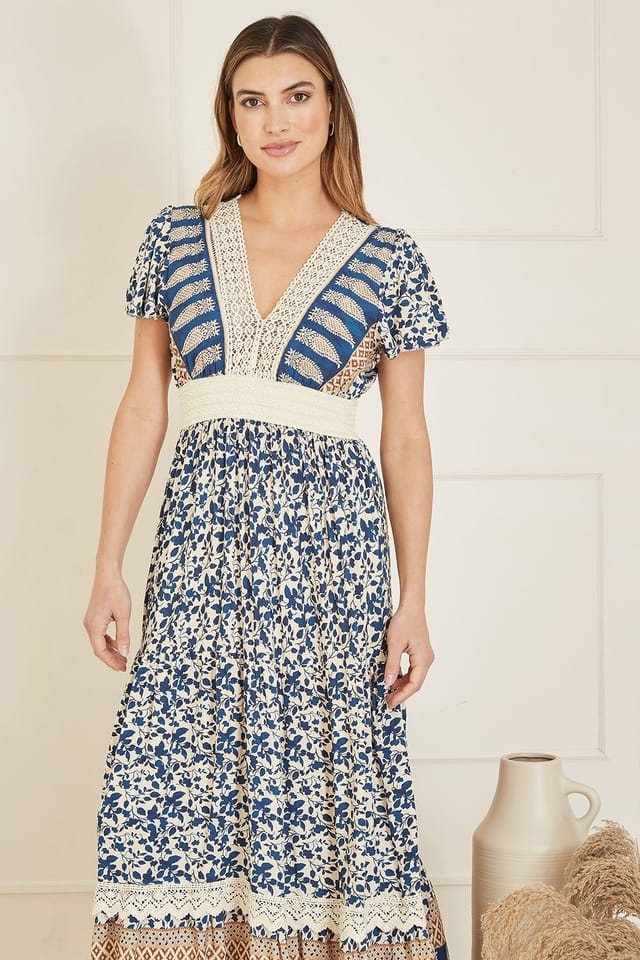 Yumi Yumi Women's Navy Viscose Leaf Print Maxi Dress With Lace Trim in Blue - 2