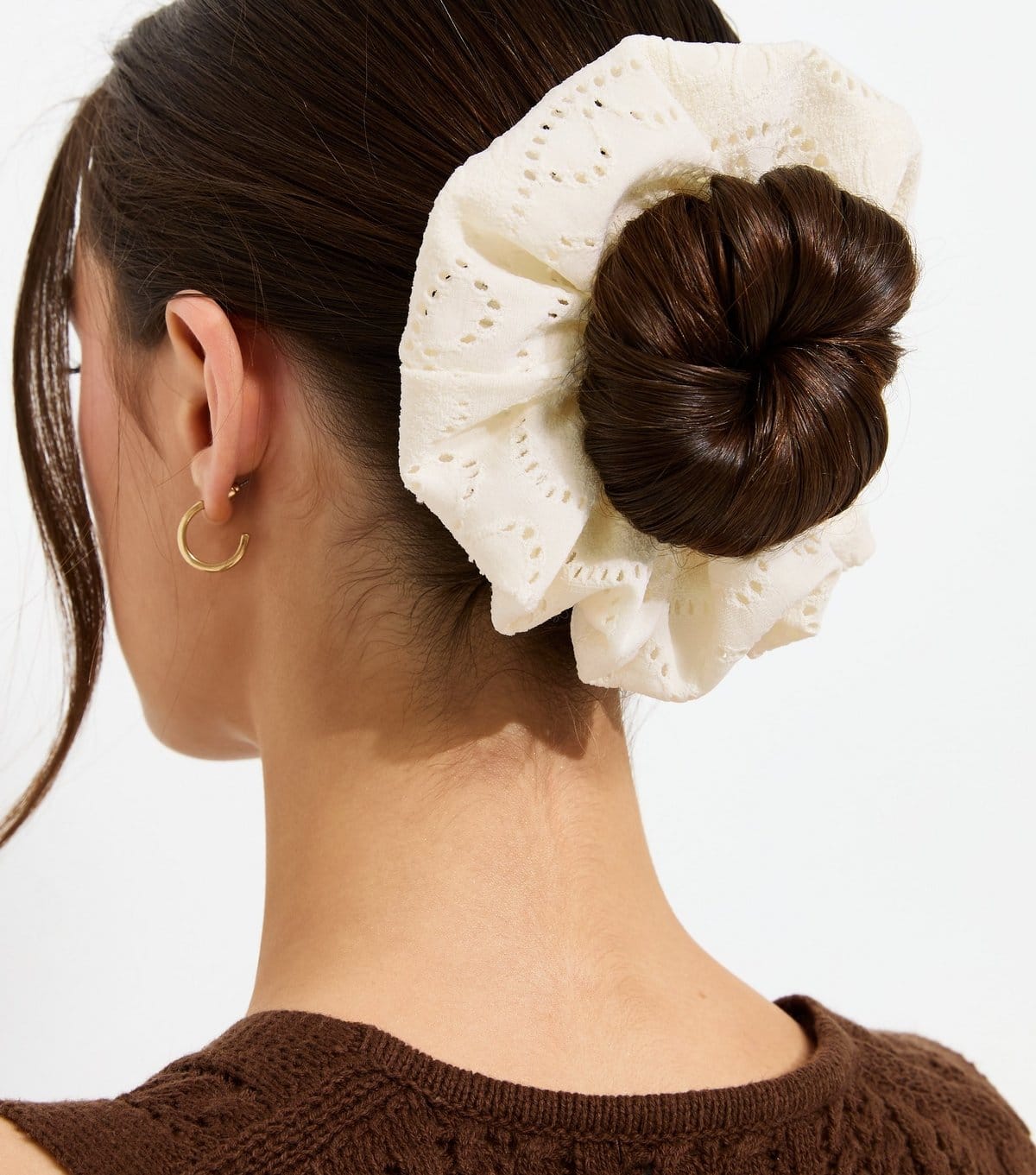 New Look White Broderie Anglaise Oversized Scrunchie New Look - 1