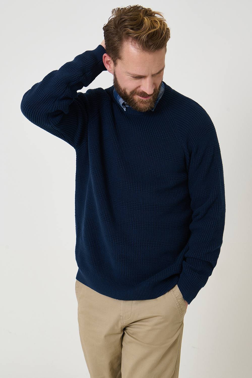 Saltwell Saltwell Men's Cotton Crew Neck Raglan Jumper in Navy - 3