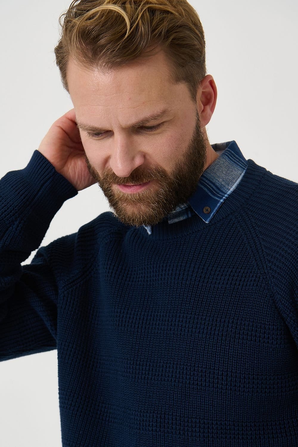 Saltwell Saltwell Men's Cotton Crew Neck Raglan Jumper in Navy - 4