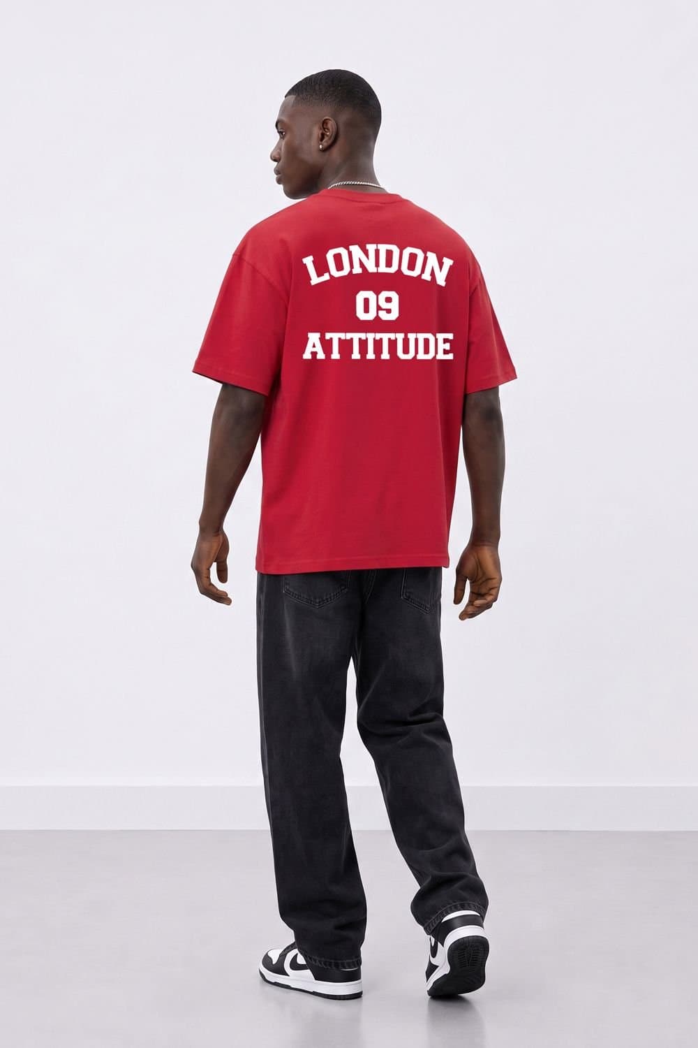 LONDON ATTITUDE LONDON ATTITUDE Men's Oversized Heavyweight T-Shirt with Varsity Back Print in Red