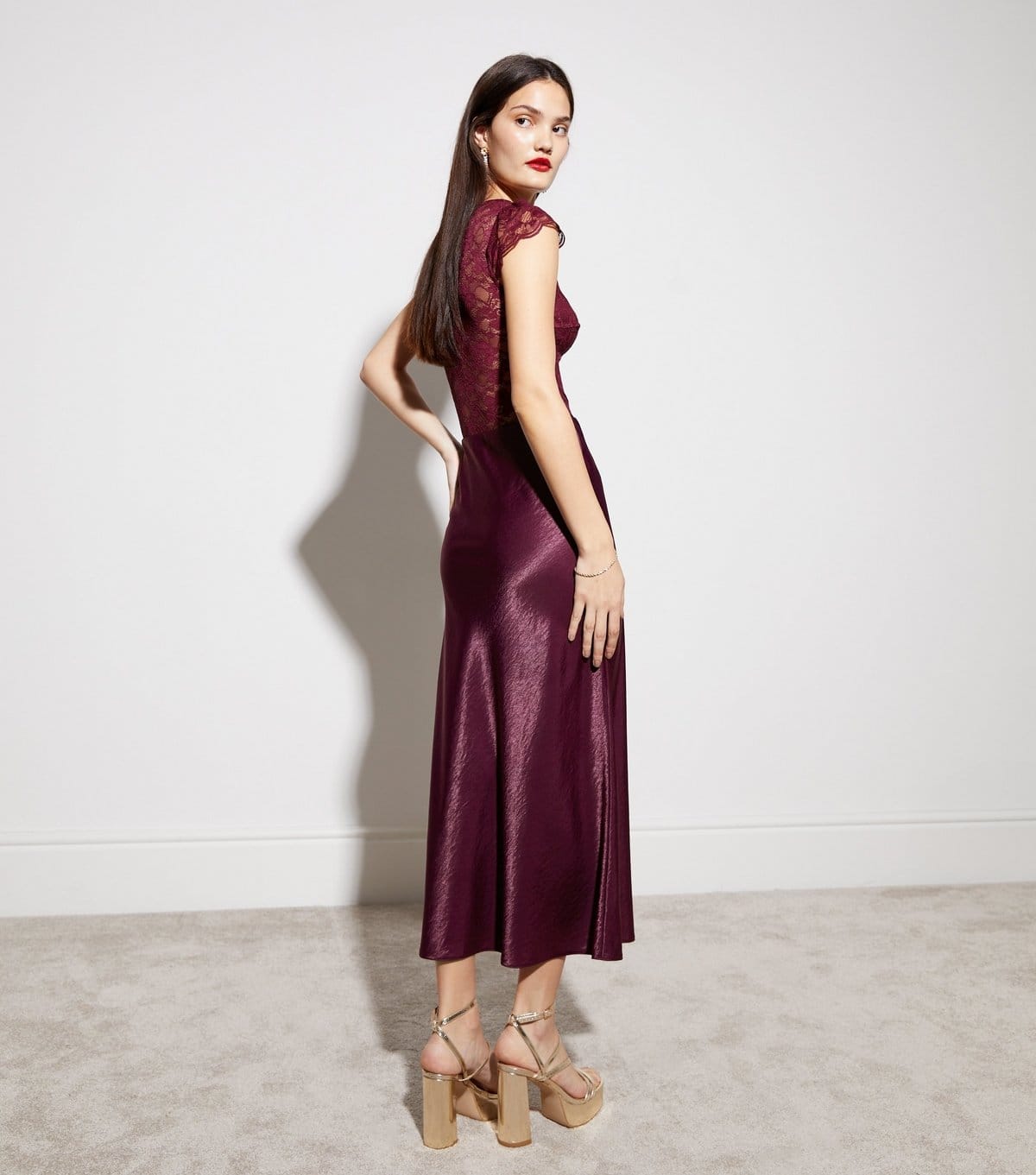 New Look Women's Burgundy Satin Bias Cut Midaxi Skirt New Look - 4