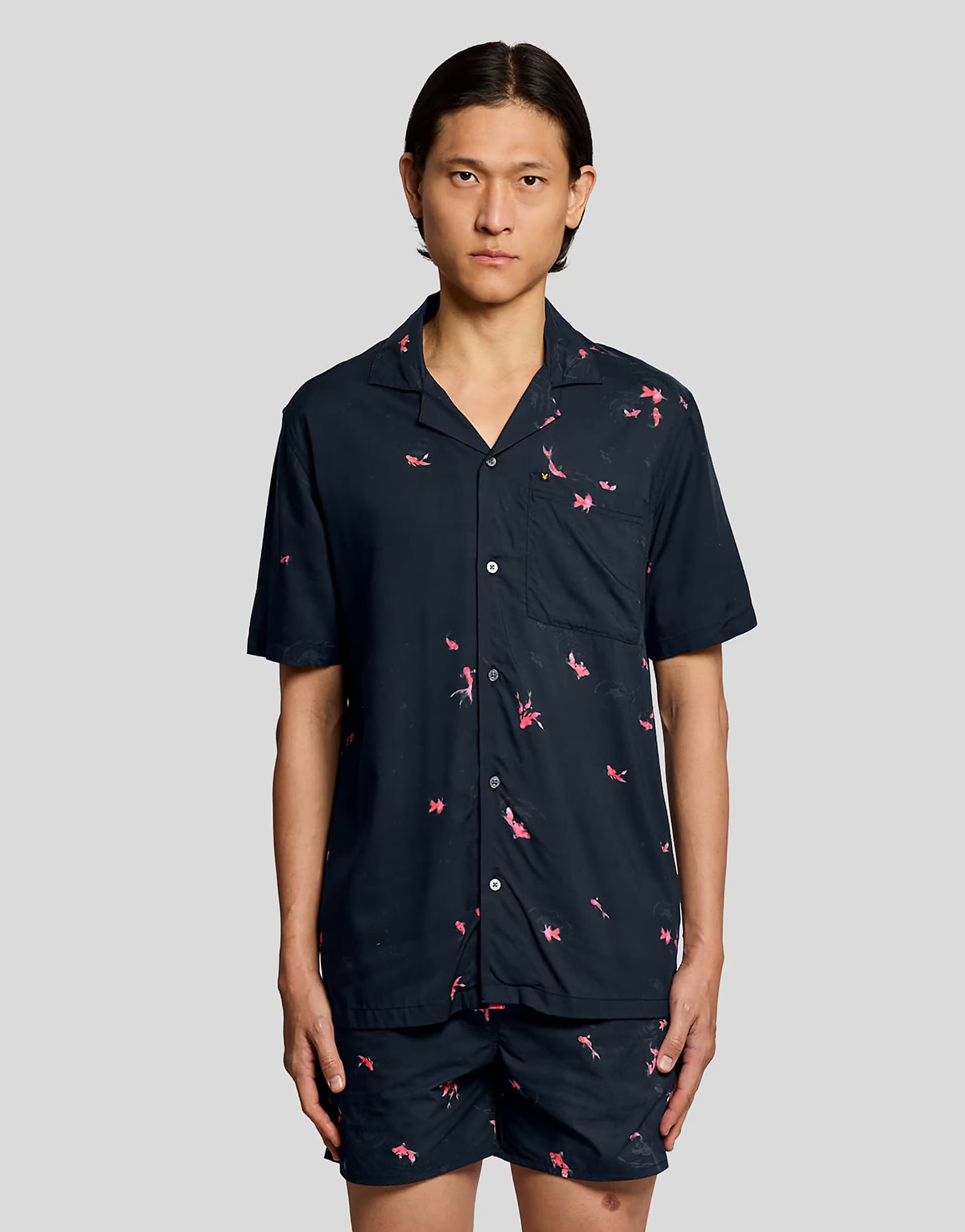 ASOS Lyle & Scott Ss woven shirts goldfish resort shirt in y157 dark navy/ hot pink
