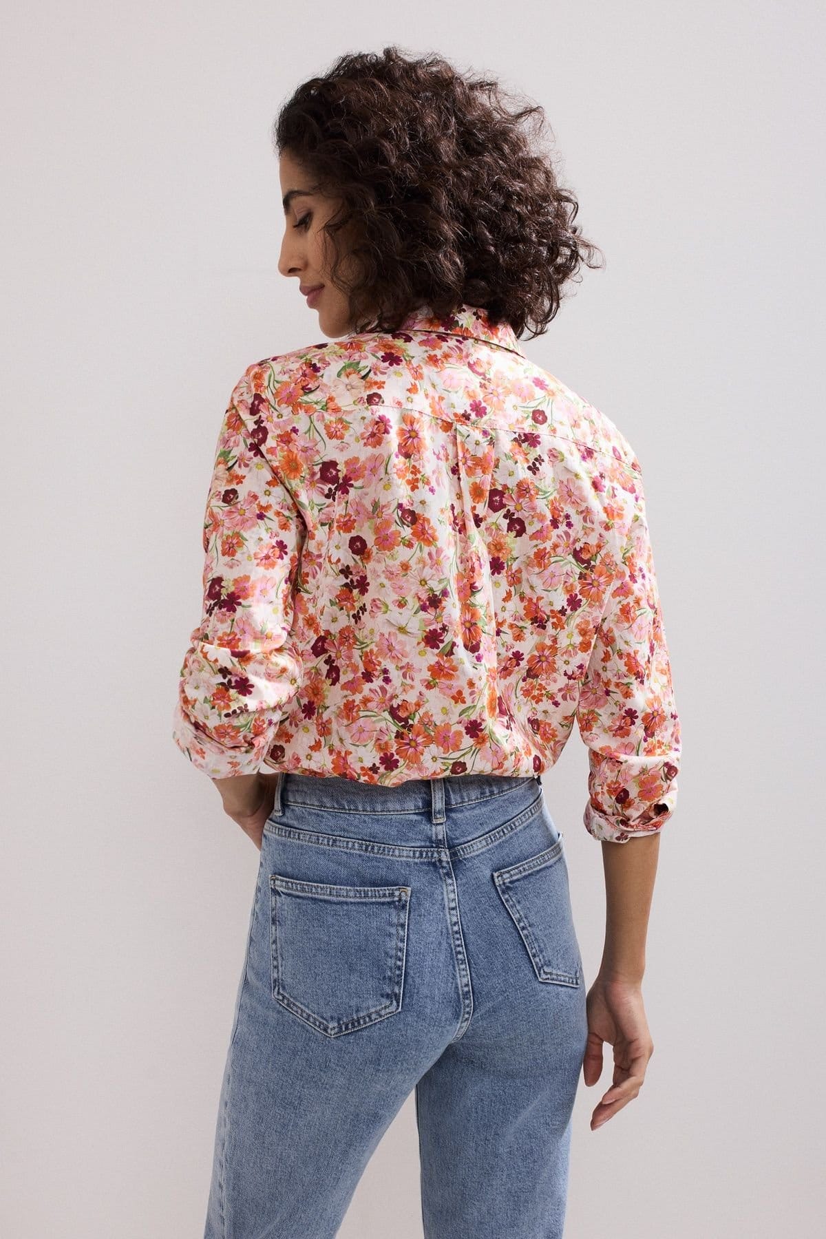 Phase Eight Phase Eight Women's Maddelena Ditsy Floral Print Shirt in Light Pink - 4