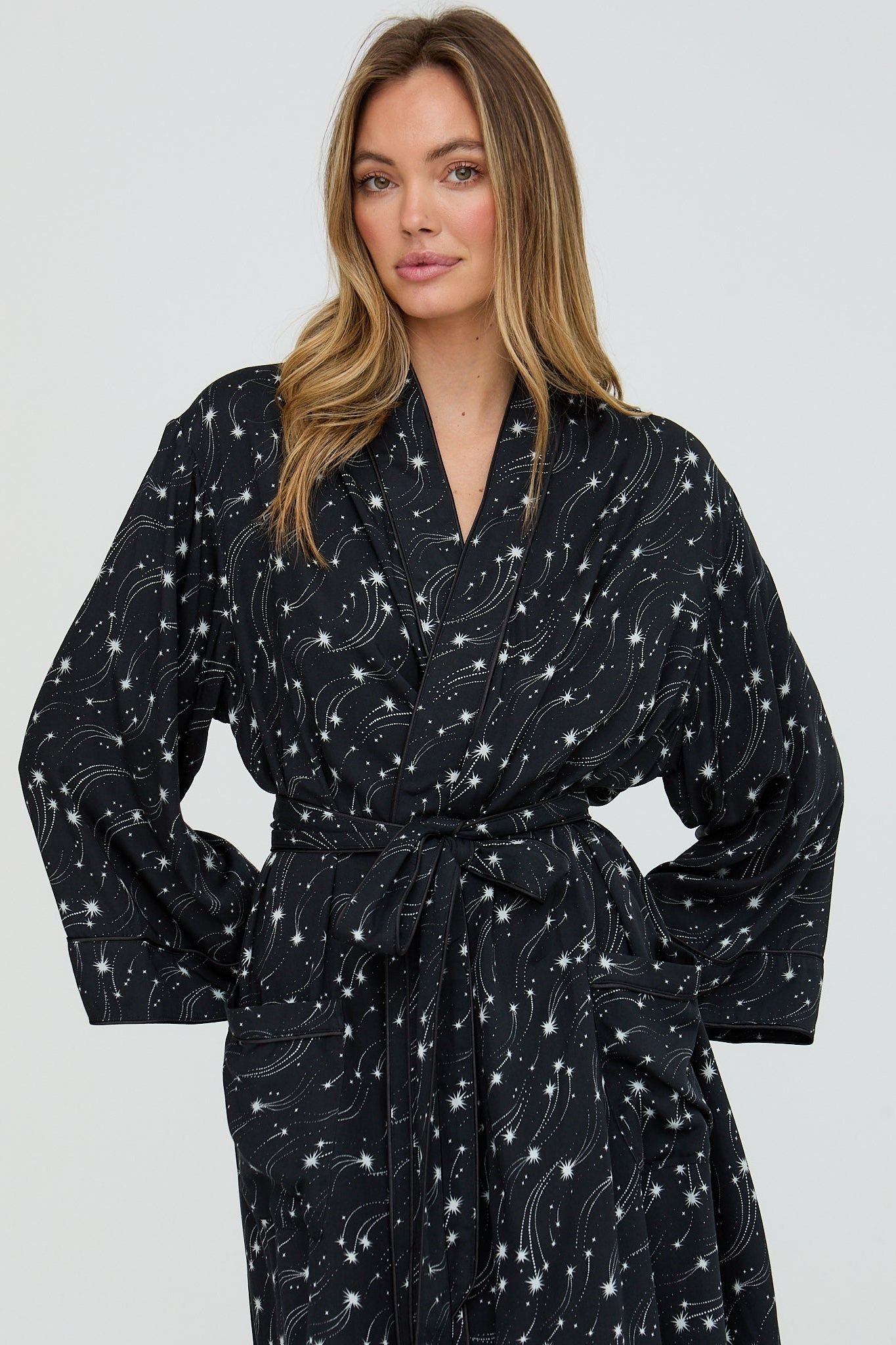 Lily and Lionel Lily and Lionel Women's Corina Kimono Style Shooting Star Print Robe In Black - 2