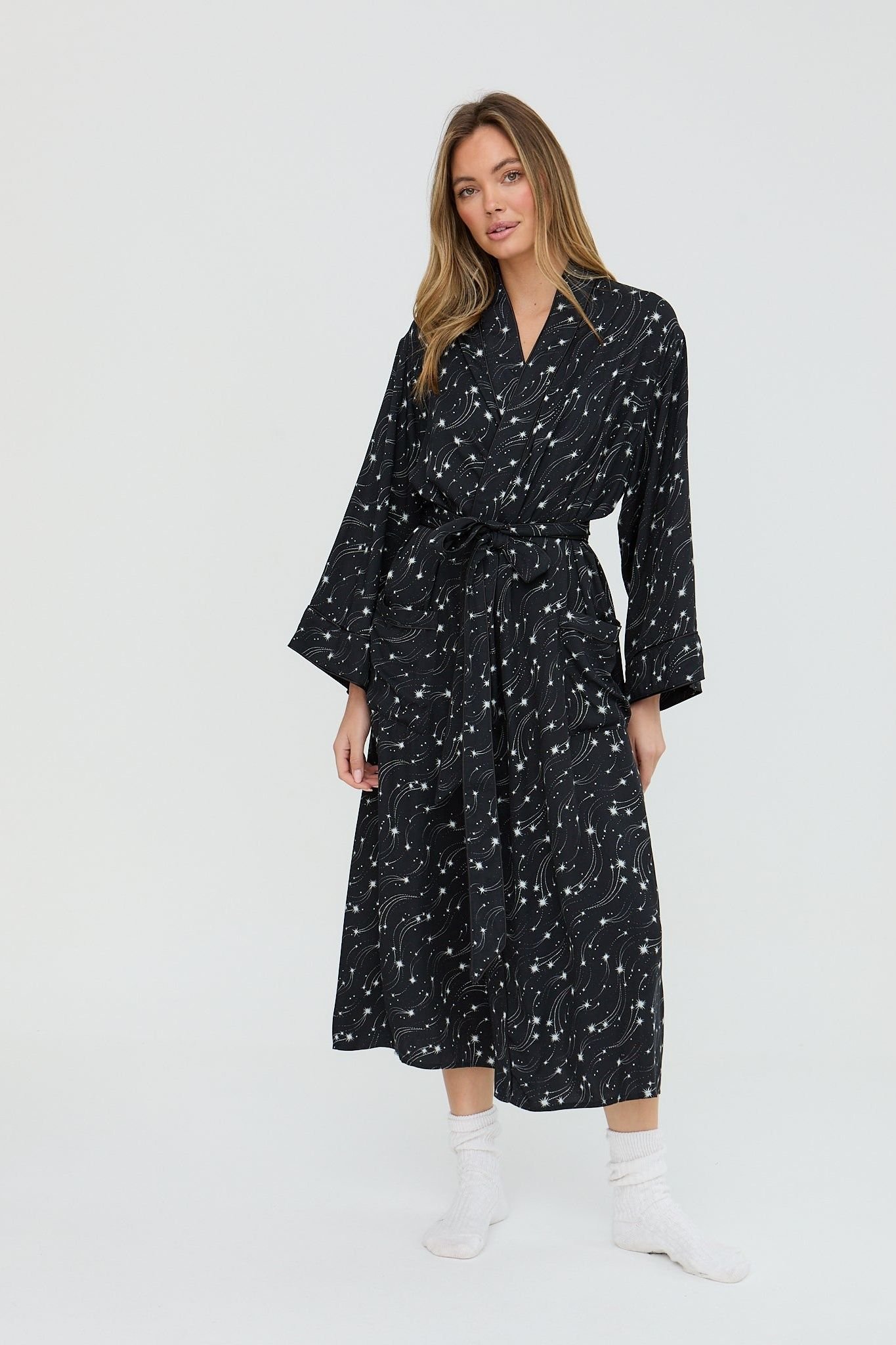 Lily and Lionel Lily and Lionel Women's Corina Kimono Style Shooting Star Print Robe In Black - 4
