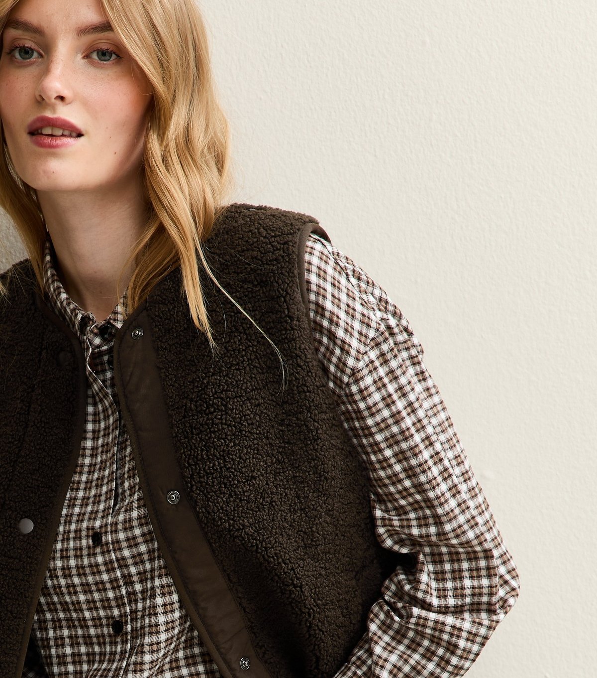 New Look Women's Dark Brown Borg Sleeveless Gilet Jacket New Look - 2