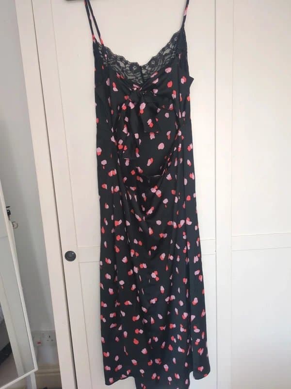 New Look Pretty New Look satin bow back dress