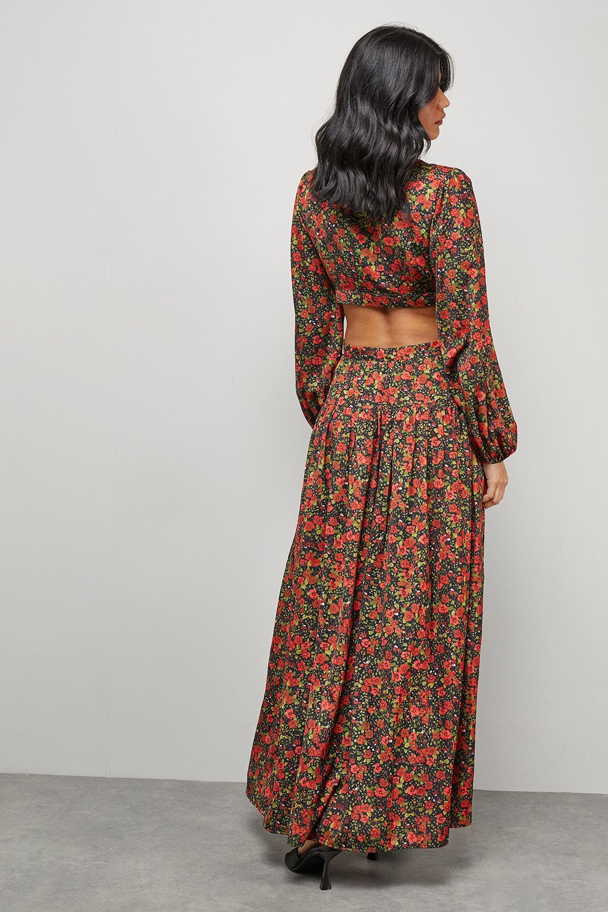 Warehouse Warehouse Women's Premium Satin Open Back Maxi Dress in Floral - 3