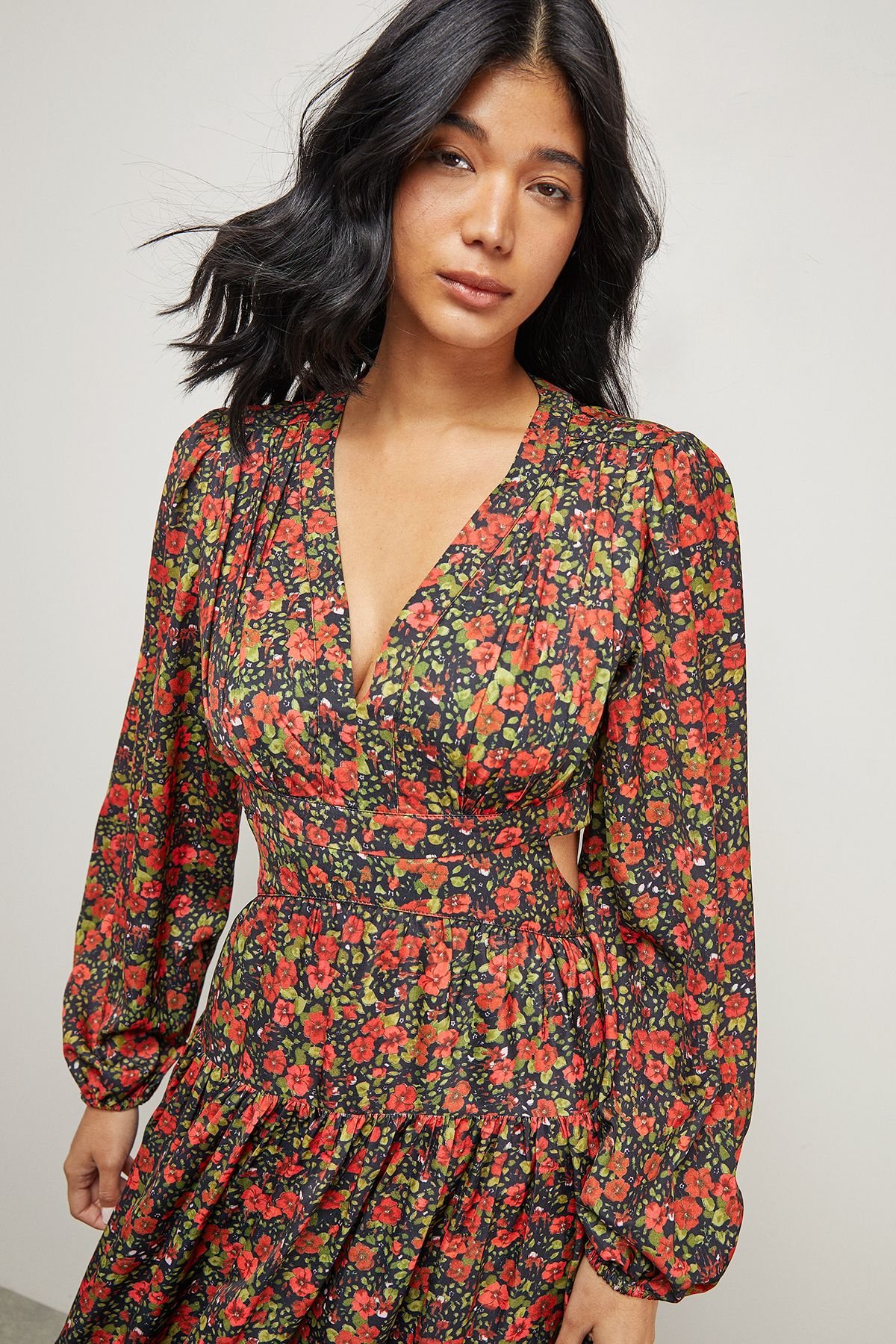 Warehouse Warehouse Women's Premium Satin Open Back Maxi Dress in Floral - 4