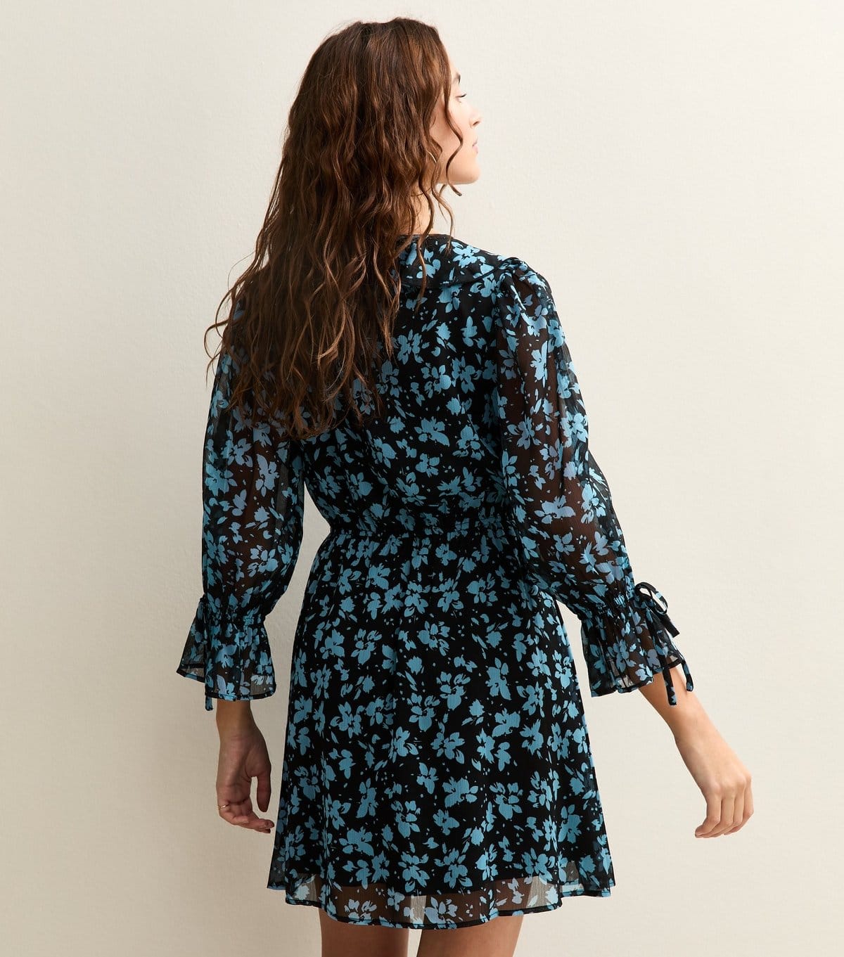 New Look Women's Black and Blue Floral Chiffon Mini Dress New Look - 4