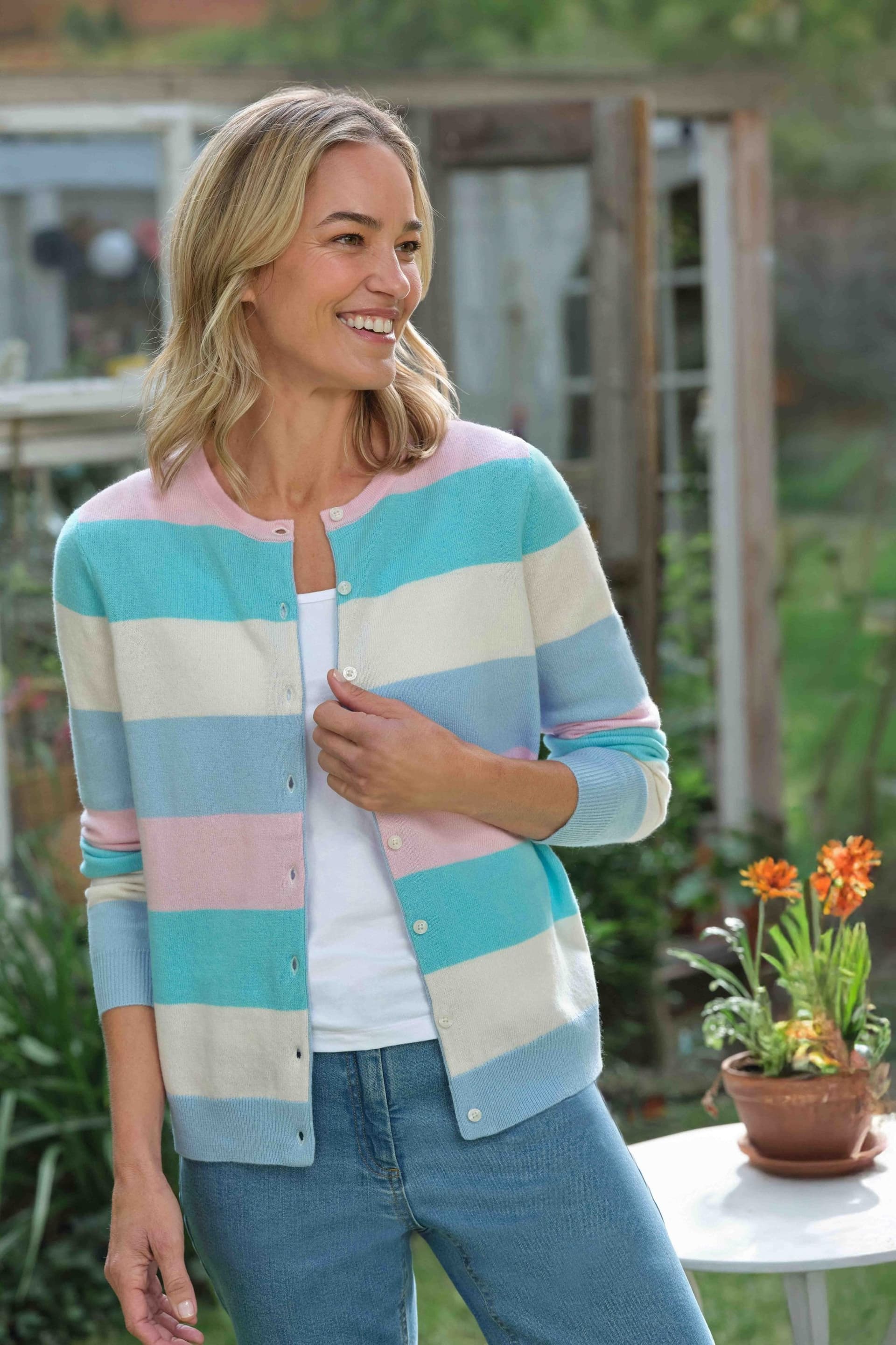 WoolOvers WoolOvers Women's Cashmere & Merino Classic Crew Neck Cardigan
