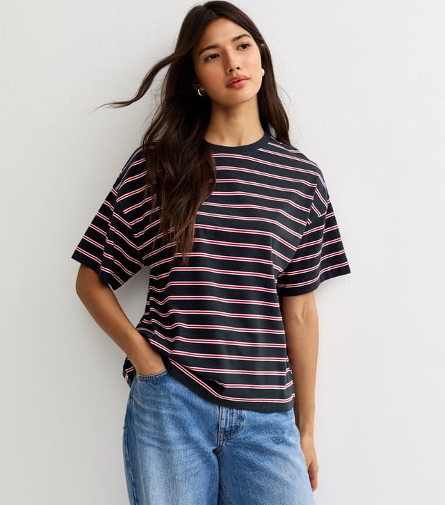 New Look Women's Navy Striped Boxy Crew Neck T-Shirt New Look - 2