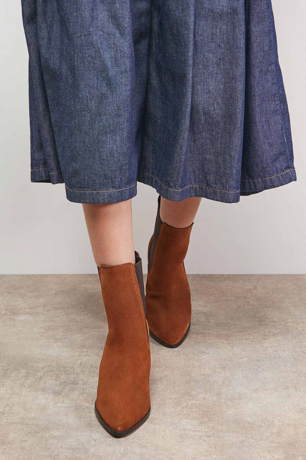 Oasis Oasis Women's Moss Suede Chelsea High Block Heel Ankle Boots in Tan - 3