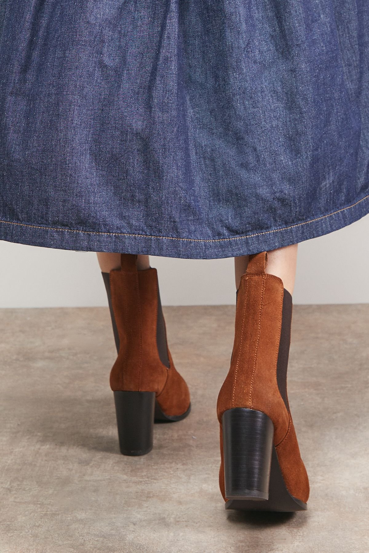 Oasis Oasis Women's Moss Suede Chelsea High Block Heel Ankle Boots in Tan - 4