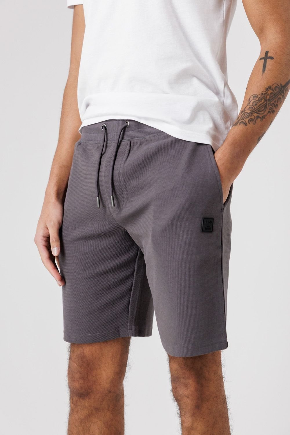 Tokyo Laundry Tokyo Laundry Men's Jogger Shorts with Logo Badge & Drawstrings in Grey - 4