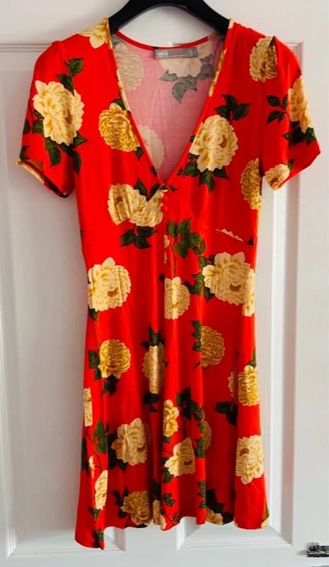 ASOS ASOS plunge knee length cute summer holiday party same day post
