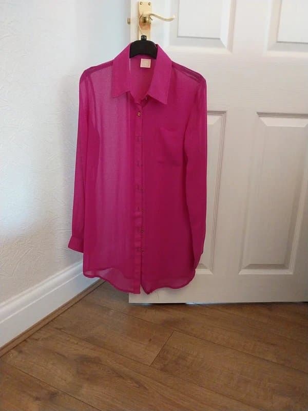 Never Fully Dressed Fuschia longline chiffon blouse size M