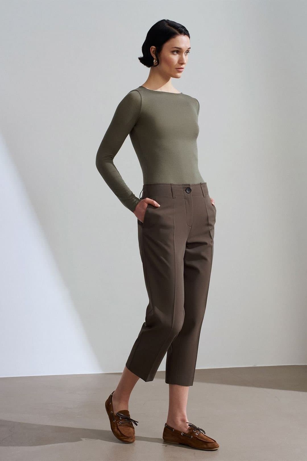 Dilvin Dilvin Women's High-waist Belted Capri Trousers in Olive