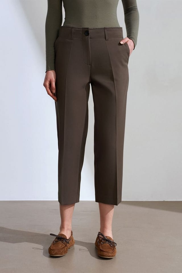 Dilvin Dilvin Women's High-waist Belted Capri Trousers in Olive - 3