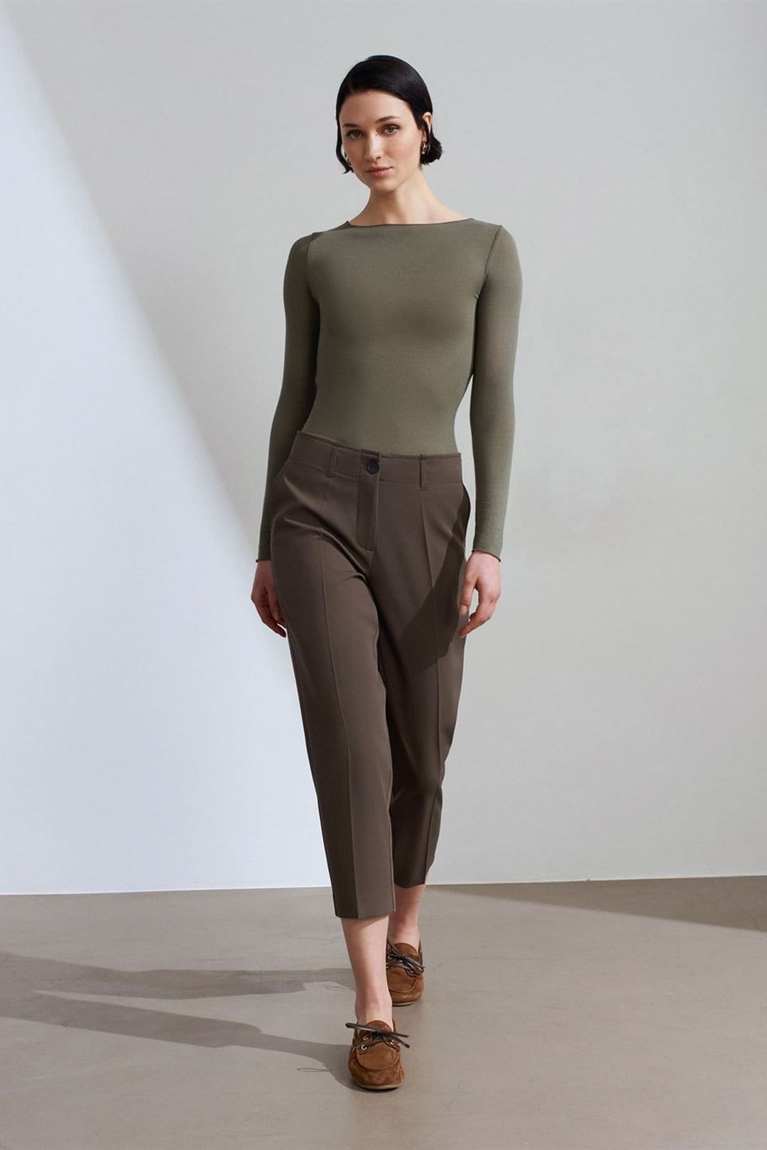 Dilvin Dilvin Women's High-waist Belted Capri Trousers in Olive - 4