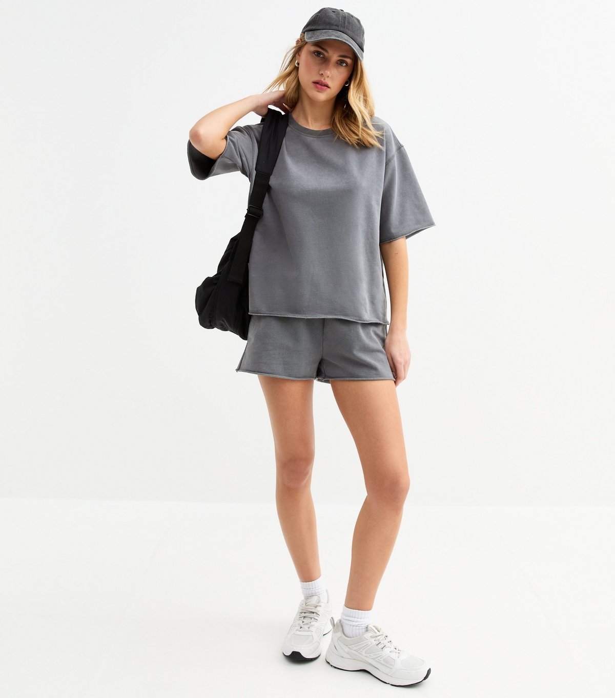 New Look Women's Dark Grey Raw Edge Acid Wash Jogger Shorts New Look - 2