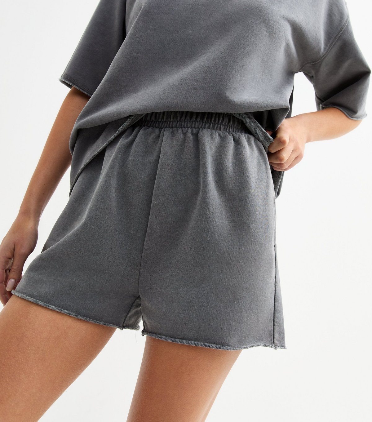 New Look Women's Dark Grey Raw Edge Acid Wash Jogger Shorts New Look - 3